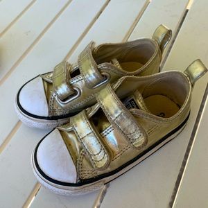 Kids gold converse toddler size 7